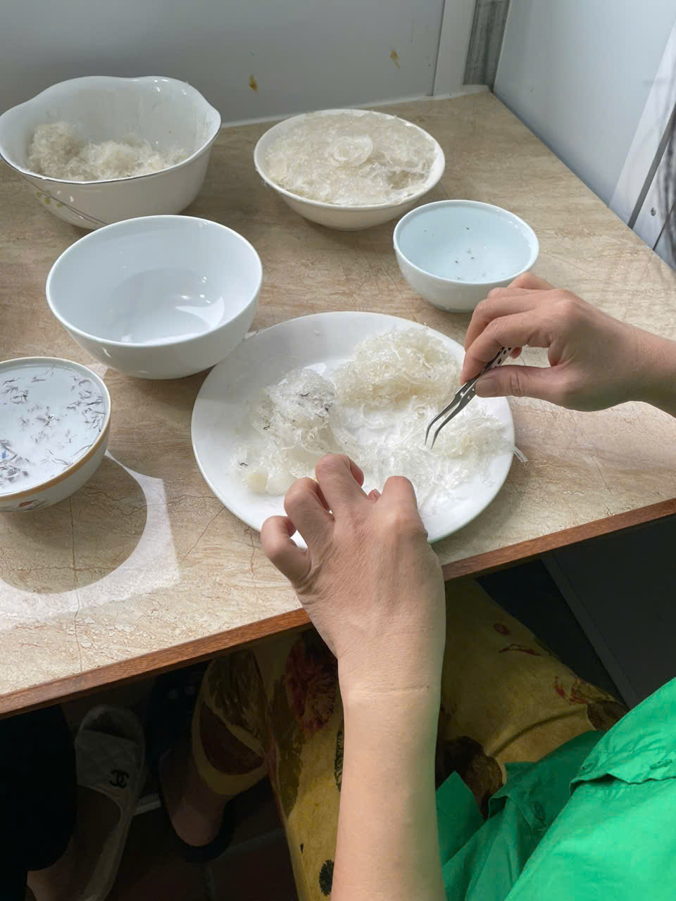 Yến sào nhà làm: Hướng dẫn chi tiết cách chưng yến với táo đỏ, hạt sen, đường phèn