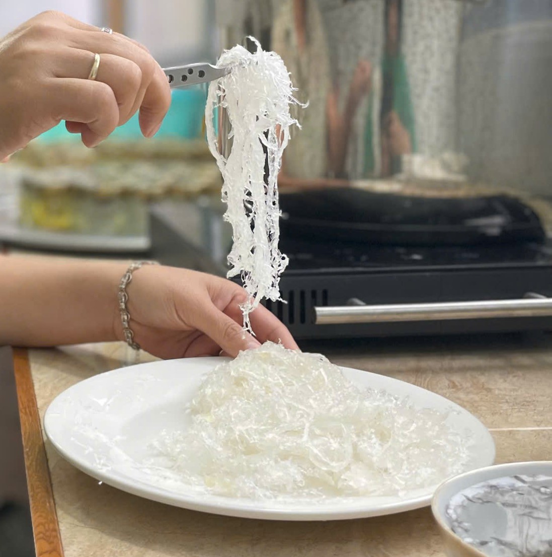 Hướng dẫn chi tiết cách làm sạch lông yến từ tổ yến thô tại nhà
